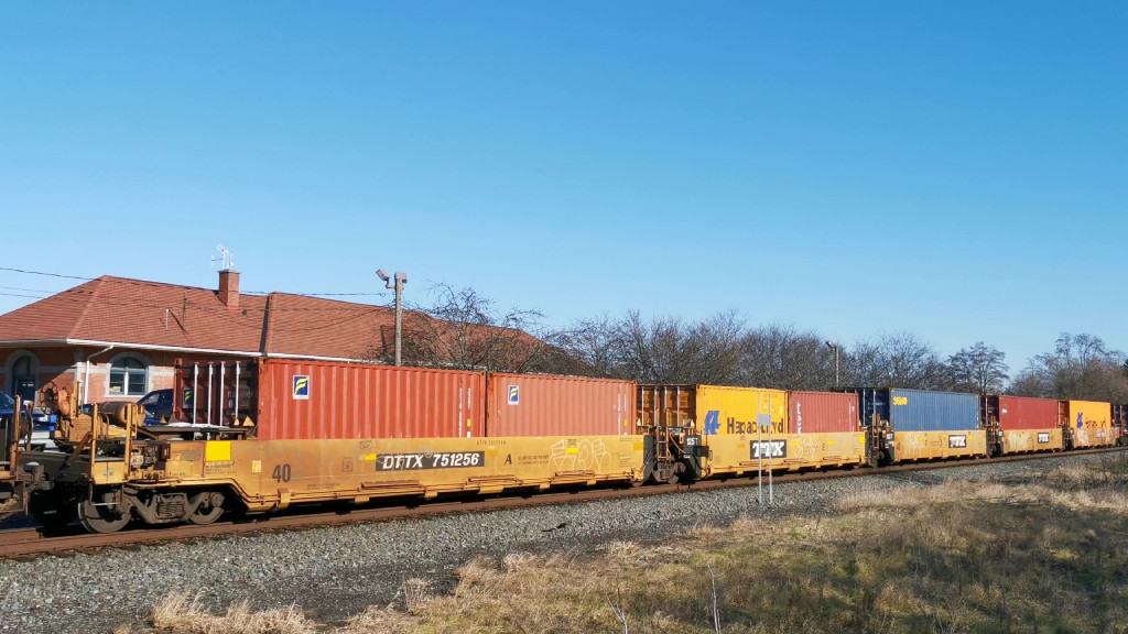 DTTX 751256 (5 Section Well Car Altogther)